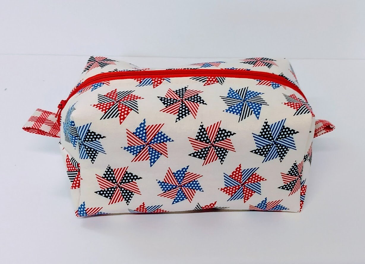 Red White and Blue Pinwheels Box Zippered Travel Bag
