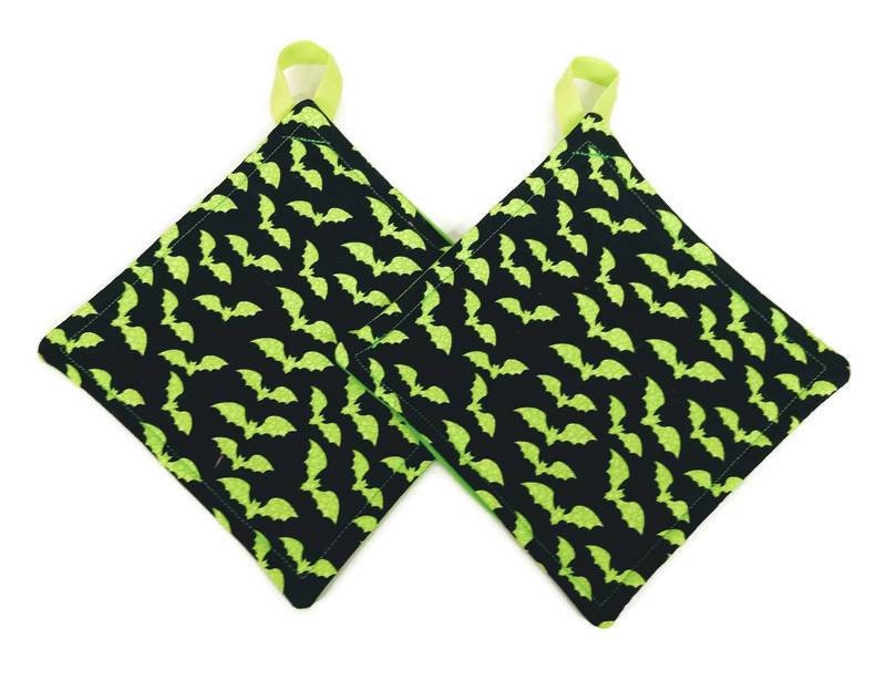 Pot holder for kitchen Pot Holder Set Oven Hot Pad Pot Holder for Cooking or Baking in a Lime Green Bat Fabric Print