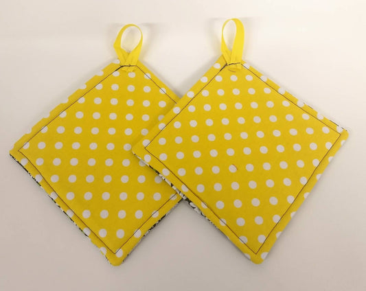 Pot holder for kitchen Pot Holder Set Oven Hot Pad Pot Holder for Cooking or Baking in a White Daisy Polka Dot Fabric Print